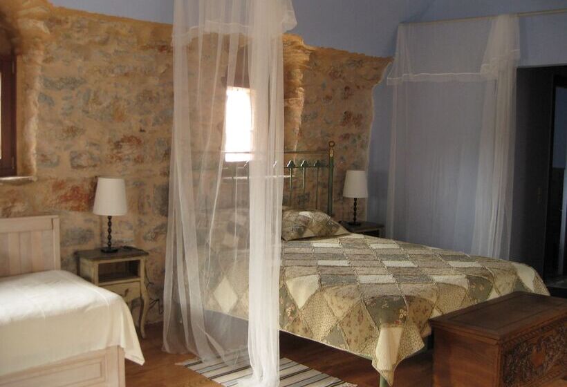 اتاق استاندارد سه نفره, Traditional Hotel Ianthe