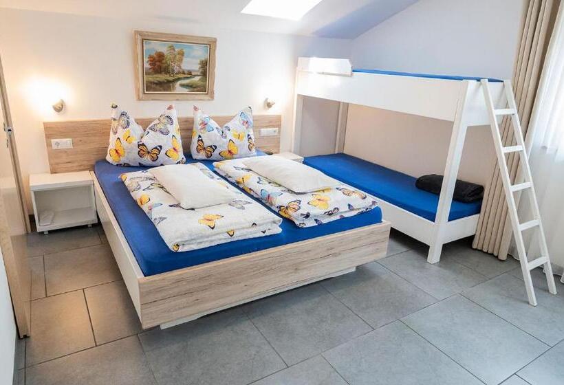 חדר סטנדרט לשלושה, Garni Birkenau