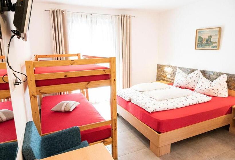 חדר סטנדרט לשלושה, Garni Birkenau