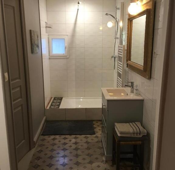 キングサイドベッドのスタンダードワンルーム, Fontclaire En Provence