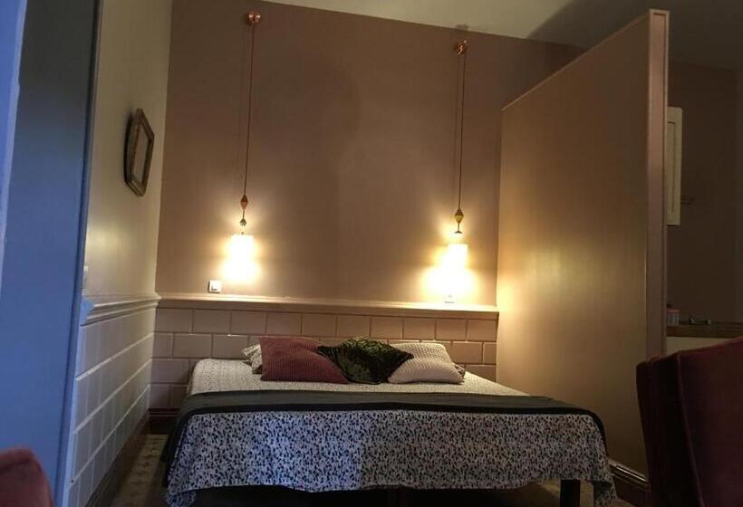 キングサイドベッドのスタンダードワンルーム, Fontclaire En Provence