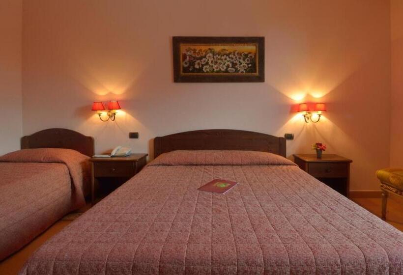 اتاق استاندارد سه نفره, Poggio Degli Olivi