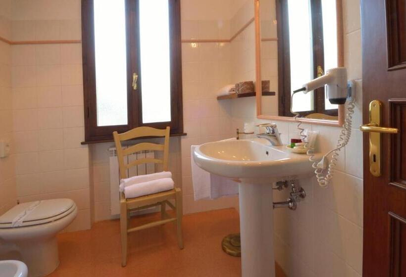 اتاق استاندارد چهار تخته, Poggio Degli Olivi