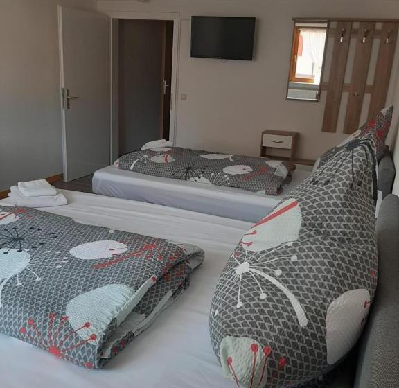 Quarto Triplo Estandar, Gästehaus Pension Waldhorn