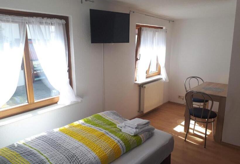 Quarto Triplo Estandar, Gästehaus Pension Waldhorn