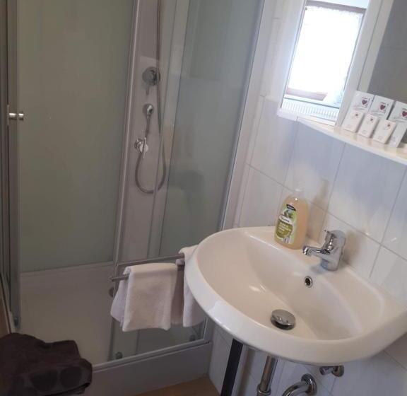 Quarto Triplo Estandar, Gästehaus Pension Waldhorn