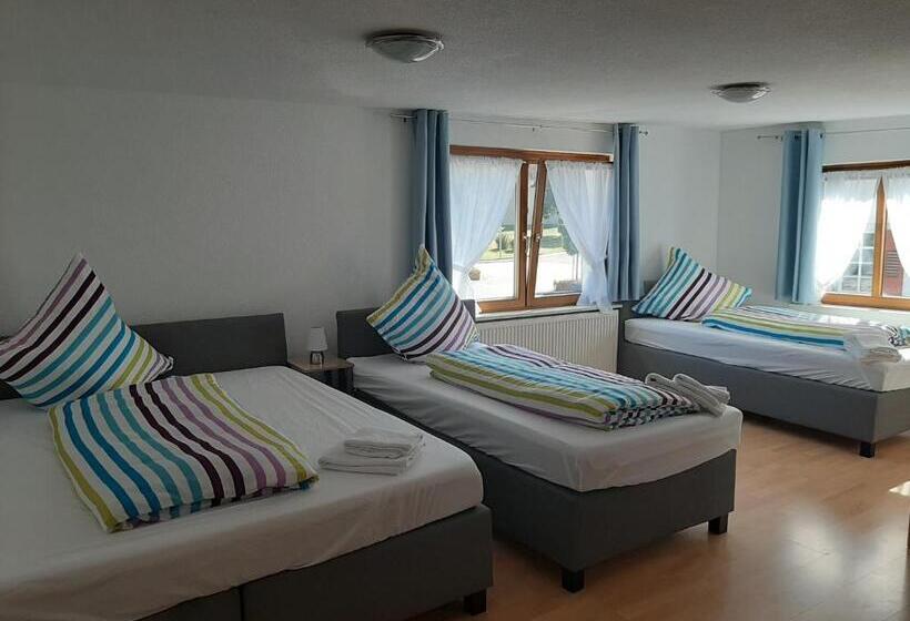 Quarto Triplo Estandar, Gästehaus Pension Waldhorn