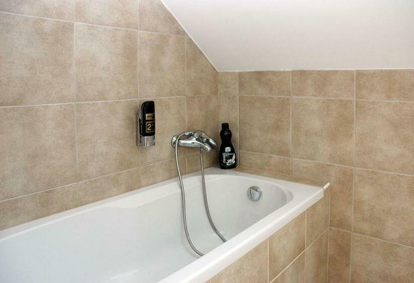 סטודיו משפחתי, Restaurant Modrá Hvězda