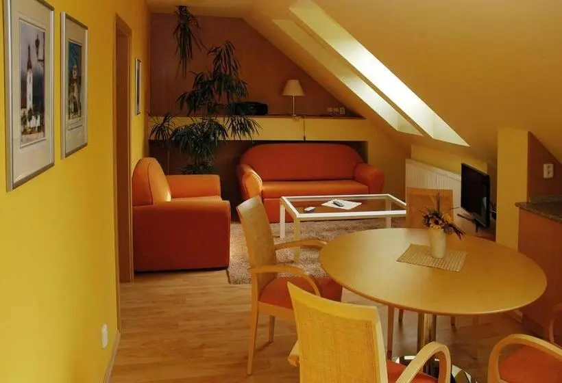 ファミリーステューディオ, Restaurant Modrá Hvězda