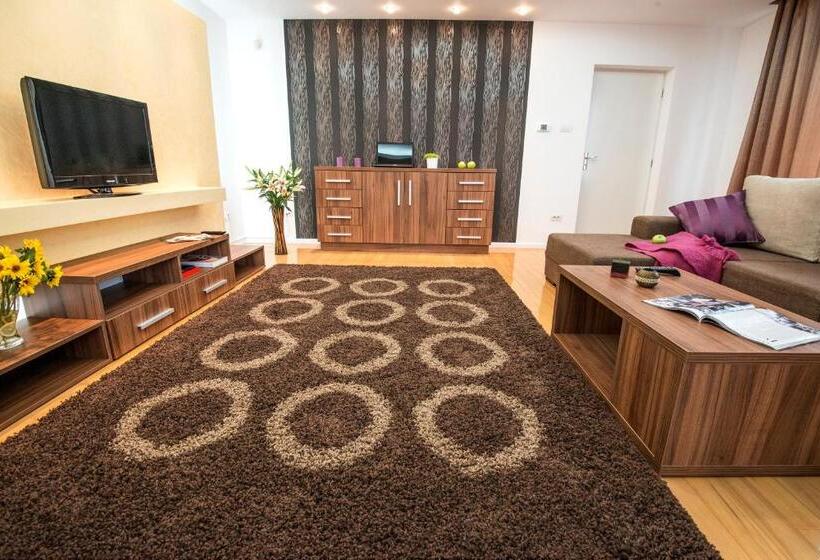 דירת חדר עם טרסה, 6 Apartments