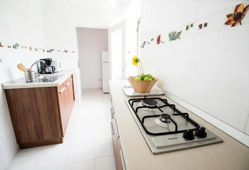 テラスつきの２ベッドルームアパートメント, 6 Apartments