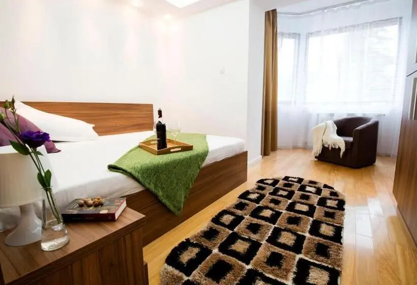 テラスつきの２ベッドルームアパートメント, 6 Apartments