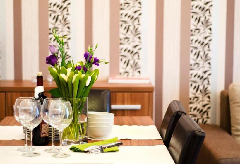 דירת 2 חדרים עם טרסה, 6 Apartments