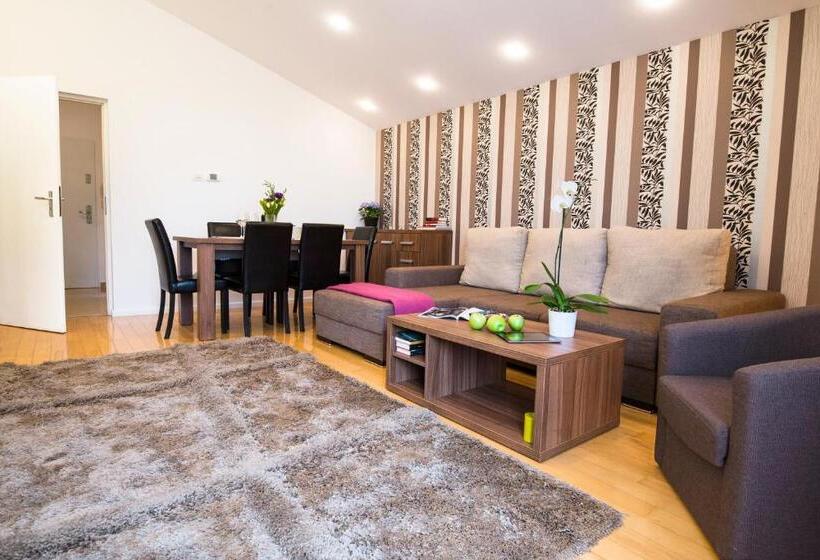 דירת 2 חדרים עם טרסה, 6 Apartments