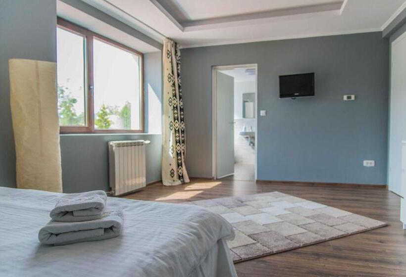 דירת חדר, 6 Apartments