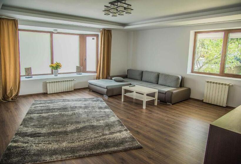 דירת חדר, 6 Apartments