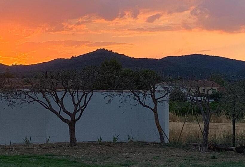 منزل غرفتين نوم, Croissant De Lune