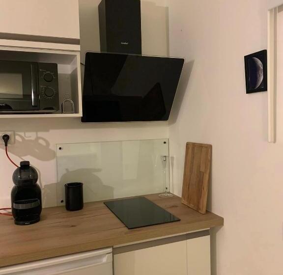 بنجلو قياسى, Croissant De Lune