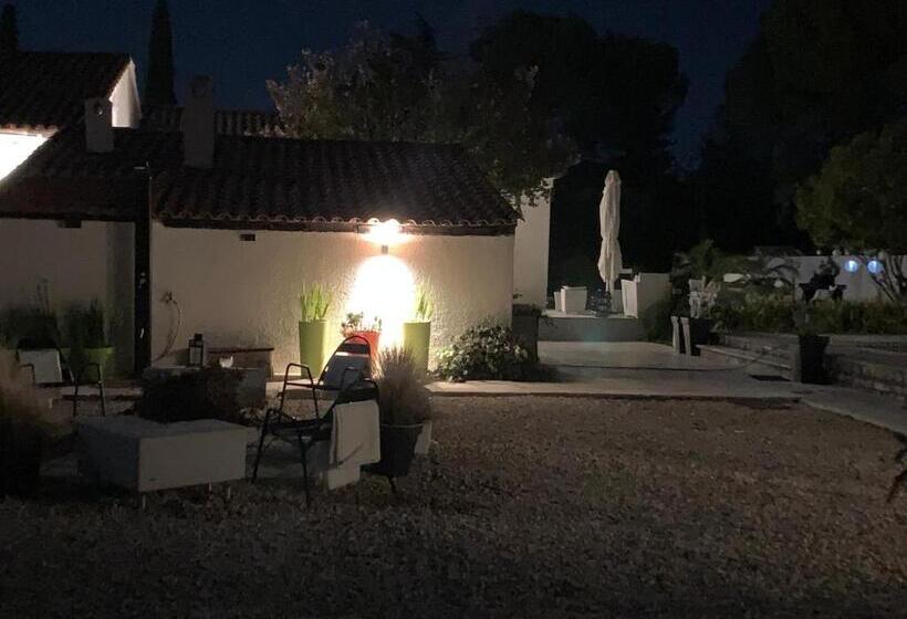 بنجلو قياسى مطلّ علي الحديقة, Croissant De Lune