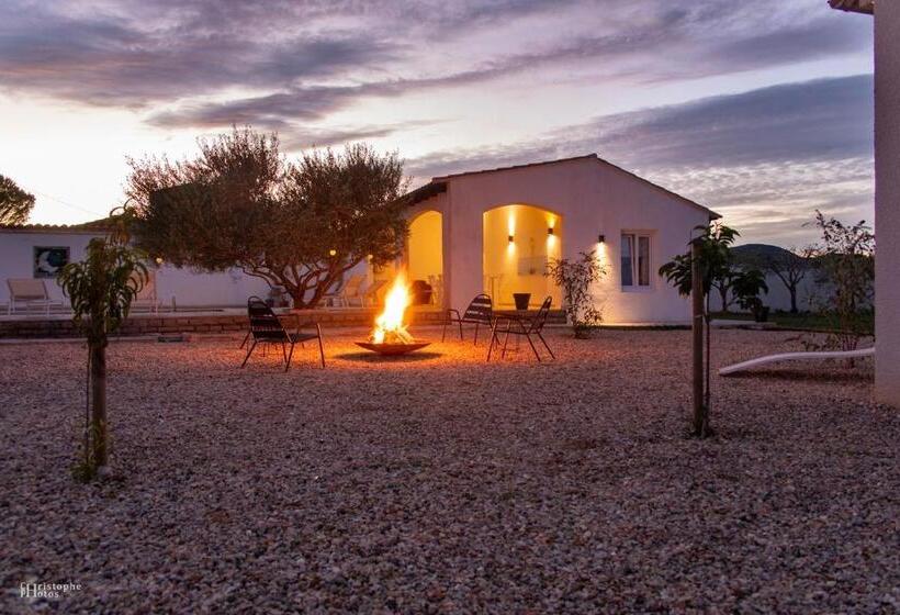 بنجلو قياسى مطلّ علي الحديقة, Croissant De Lune