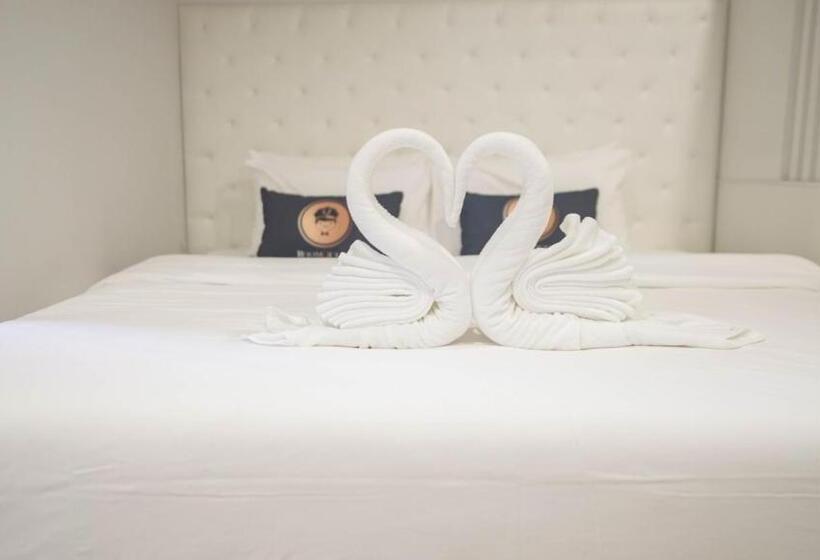 디럭스 스튜디오, Roomquest Nichada Isb International