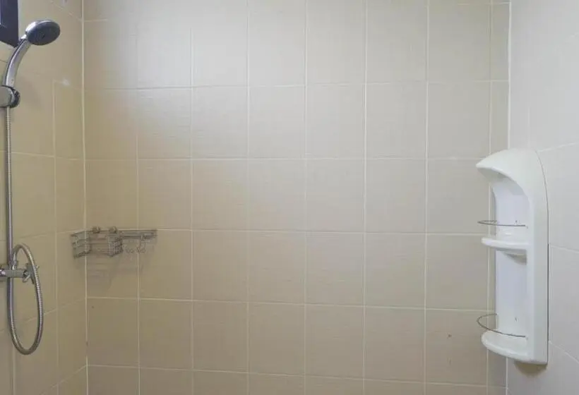 デラックススタジオ, Roomquest Nichada Isb International