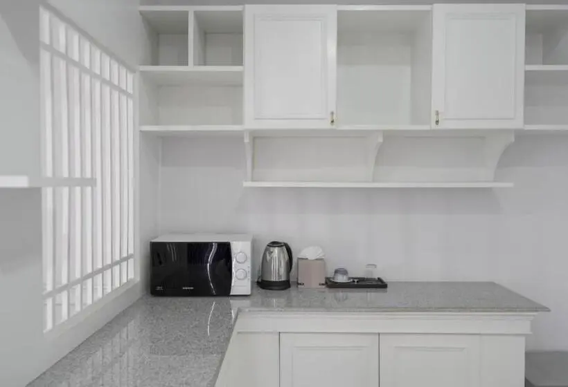 デラックススタジオ, Roomquest Nichada Isb International