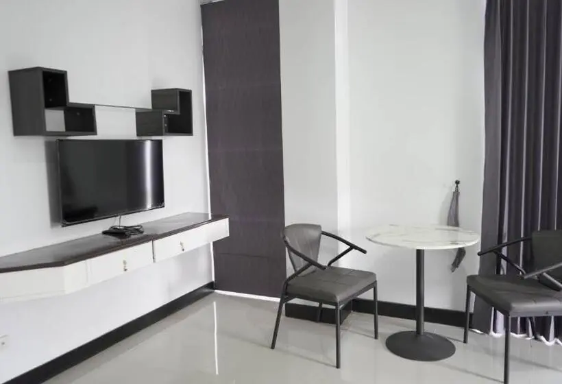 デラックススタジオ, Roomquest Nichada Isb International