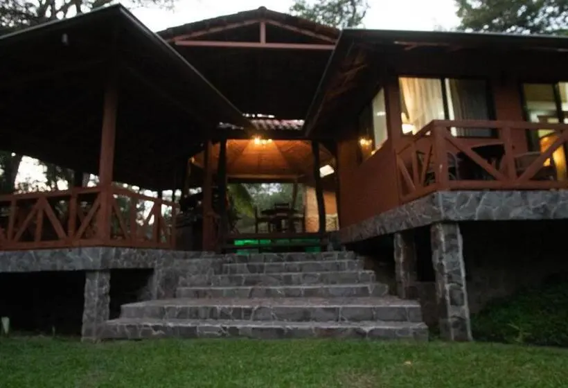 スタンダードスタジオ, Poza Blanca Lodge
