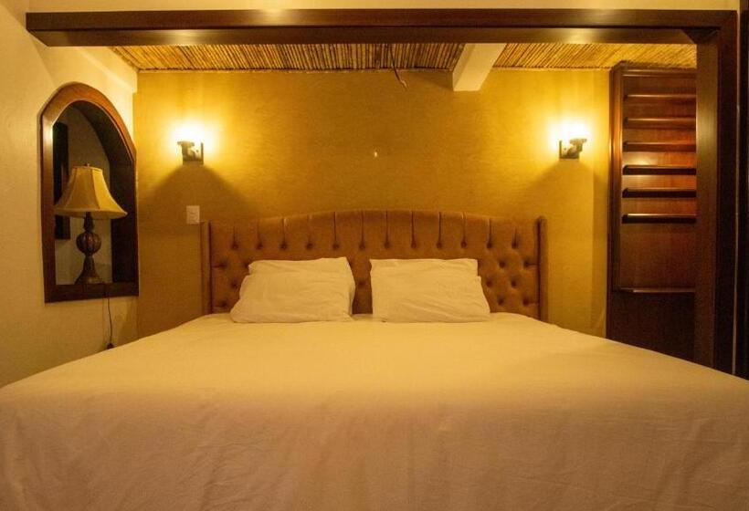 스탠다드 스튜디오, Poza Blanca Lodge