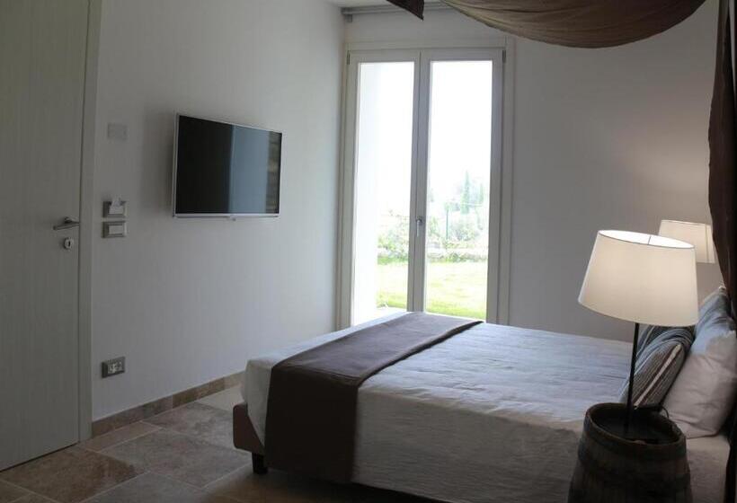 سوییت با چشم‌انداز دریا, Aurivu