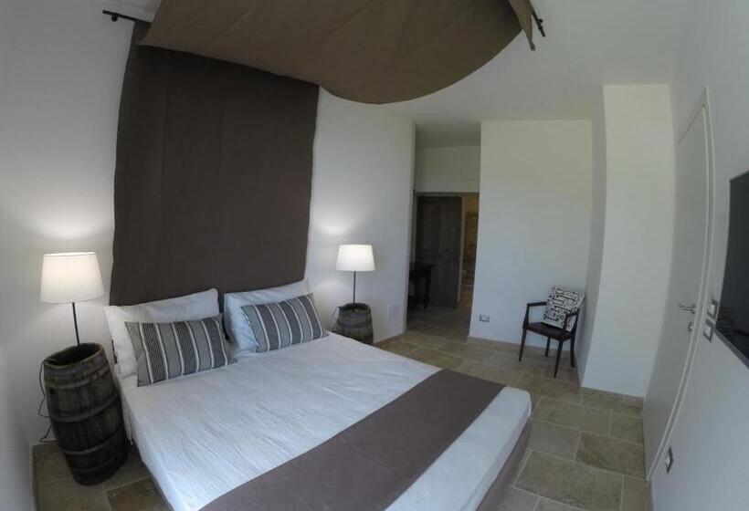 سوییت با چشم‌انداز دریا, Aurivu