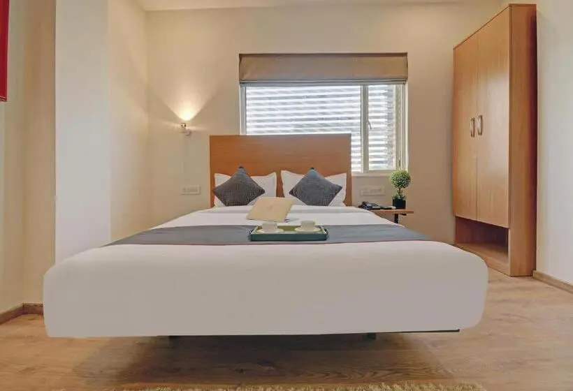 اتاق کلاسیک سه تخته, Fabhotel Indian Tulip