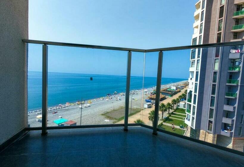 اتاق لوکس با چشم‌انداز دریا, Pano