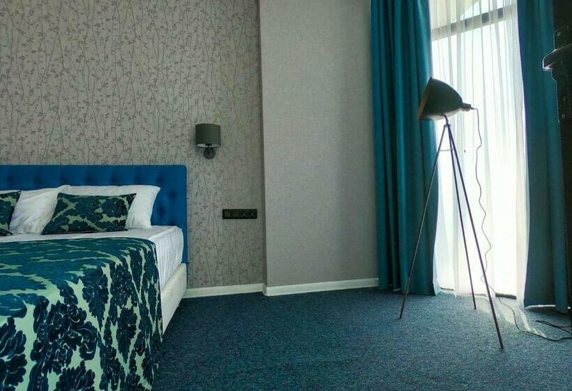 اتاق لوکس با چشم‌انداز دریا, Pano