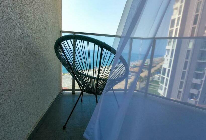 اتاق لوکس با چشم‌انداز دریا, Pano