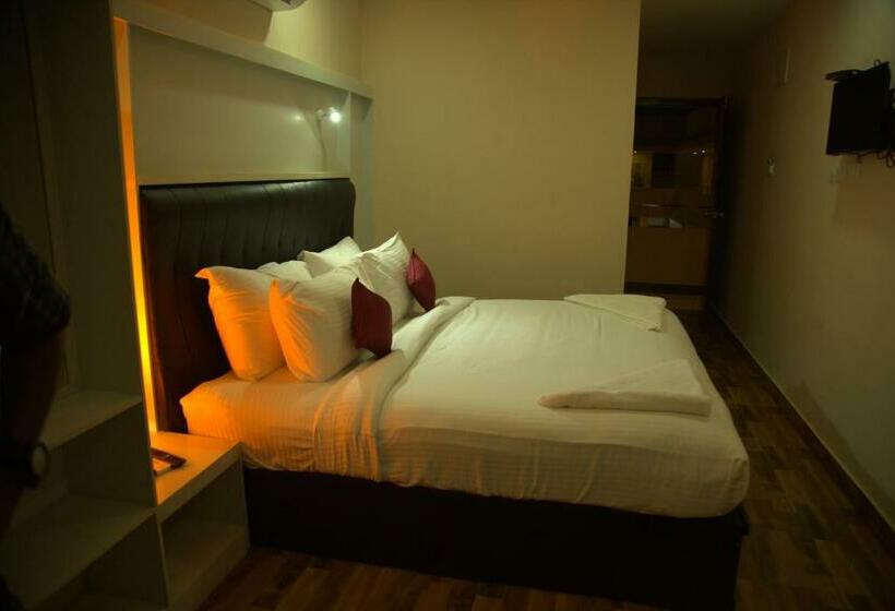 Standardrum, Wayanad Square