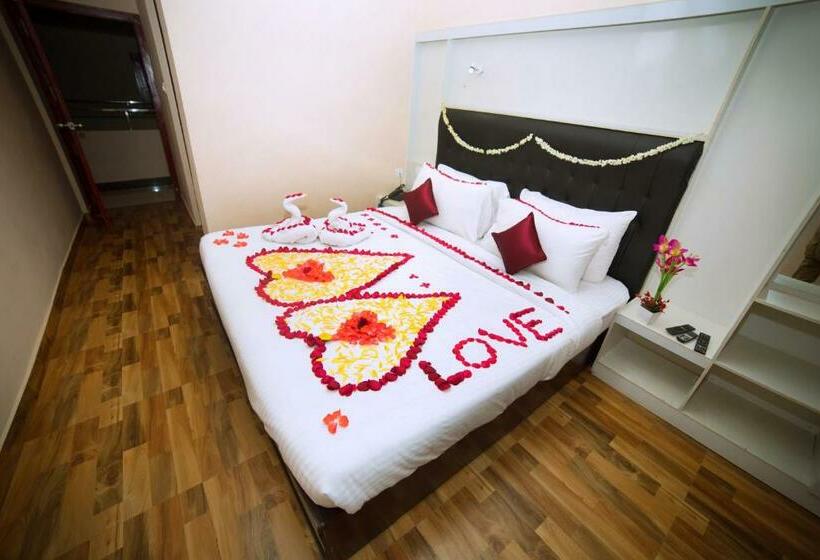 Standardrum, Wayanad Square