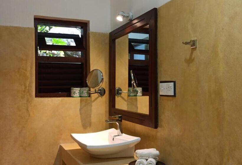 חדר דלוקס, Butterfly Jewel