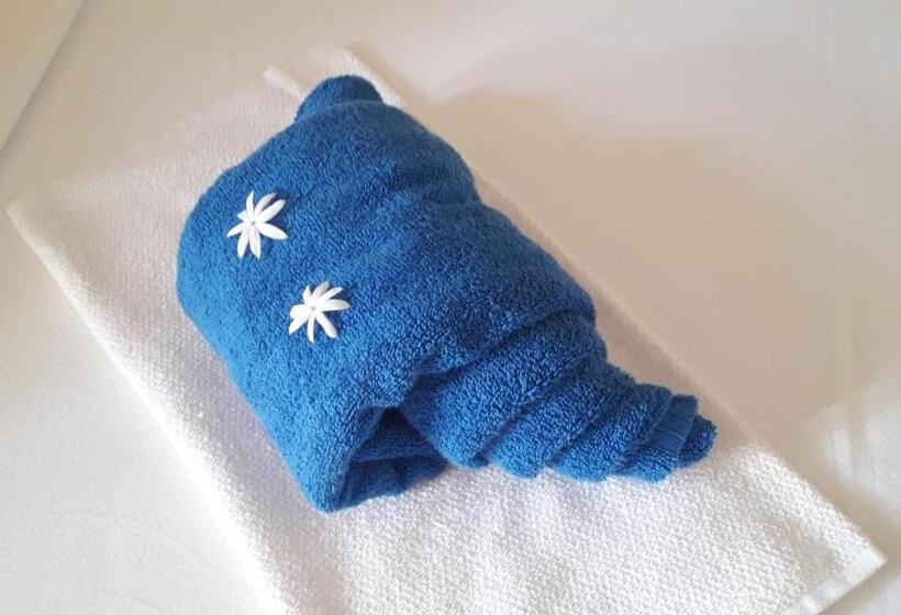 חדר דלוקס לשלושה, Butterfly Jewel