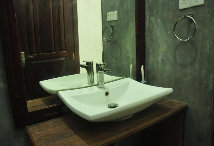 חדר דלוקס לשלושה, Butterfly Jewel