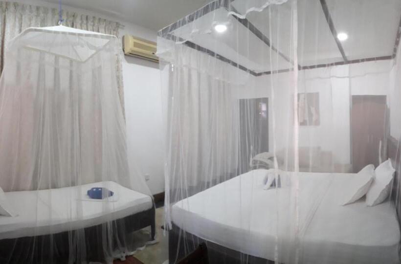 חדר דלוקס לשלושה, Butterfly Jewel