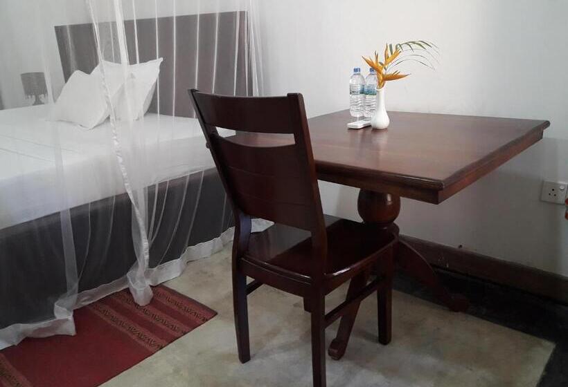 חדר דלוקס לשלושה, Butterfly Jewel