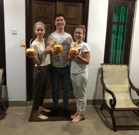 חדר דלוקס לשלושה, Butterfly Jewel