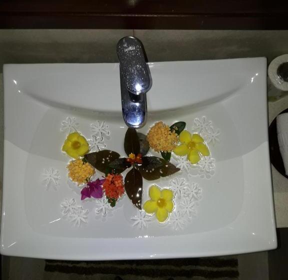 חדר דלוקס, Butterfly Jewel