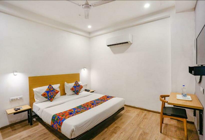 Quarto Deluxe, Fabhotel Roseman