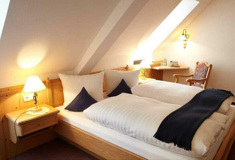 스탠다드 트리플 룸, Gasthof Buchenmühle