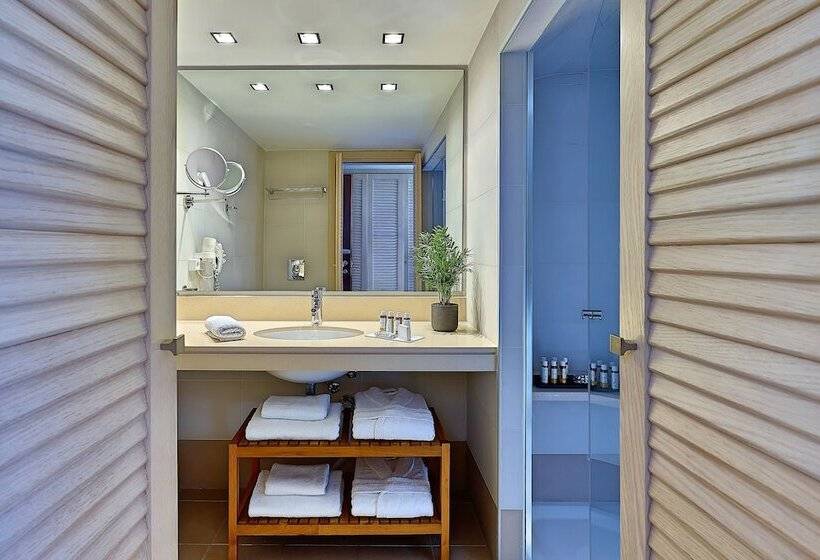 اتاق سوپریور با چشم‌انداز استخر, Castello Boutique Resort & Spa   Adults Only