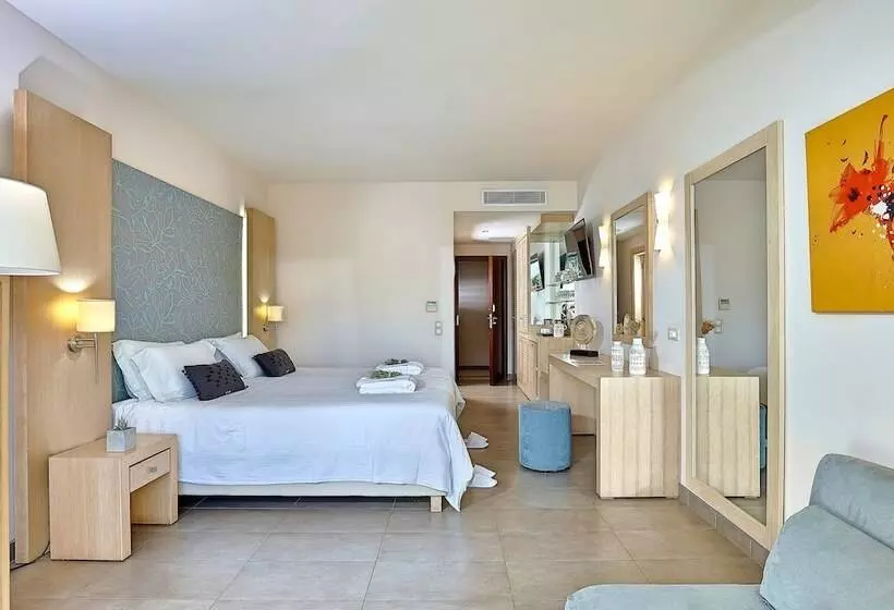 プールの見えるスーペリアルーム, Castello Boutique Resort & Spa   Adults Only