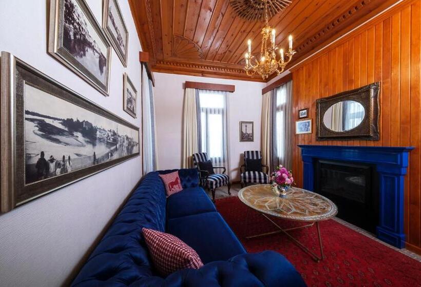 سوئیت با بالکن, Bosnali